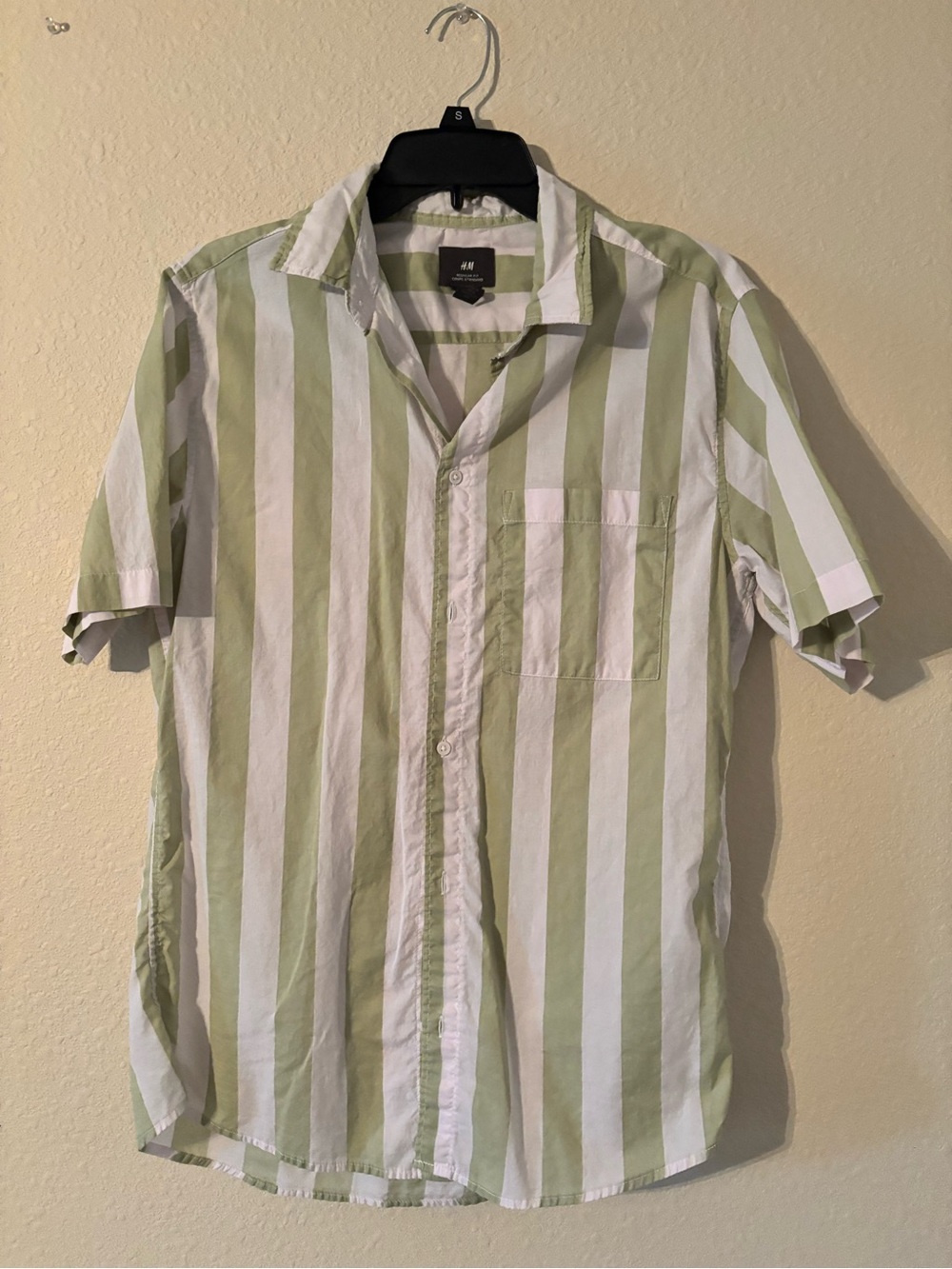 H&M Men’s Short Sleeve Button-Up Shirt